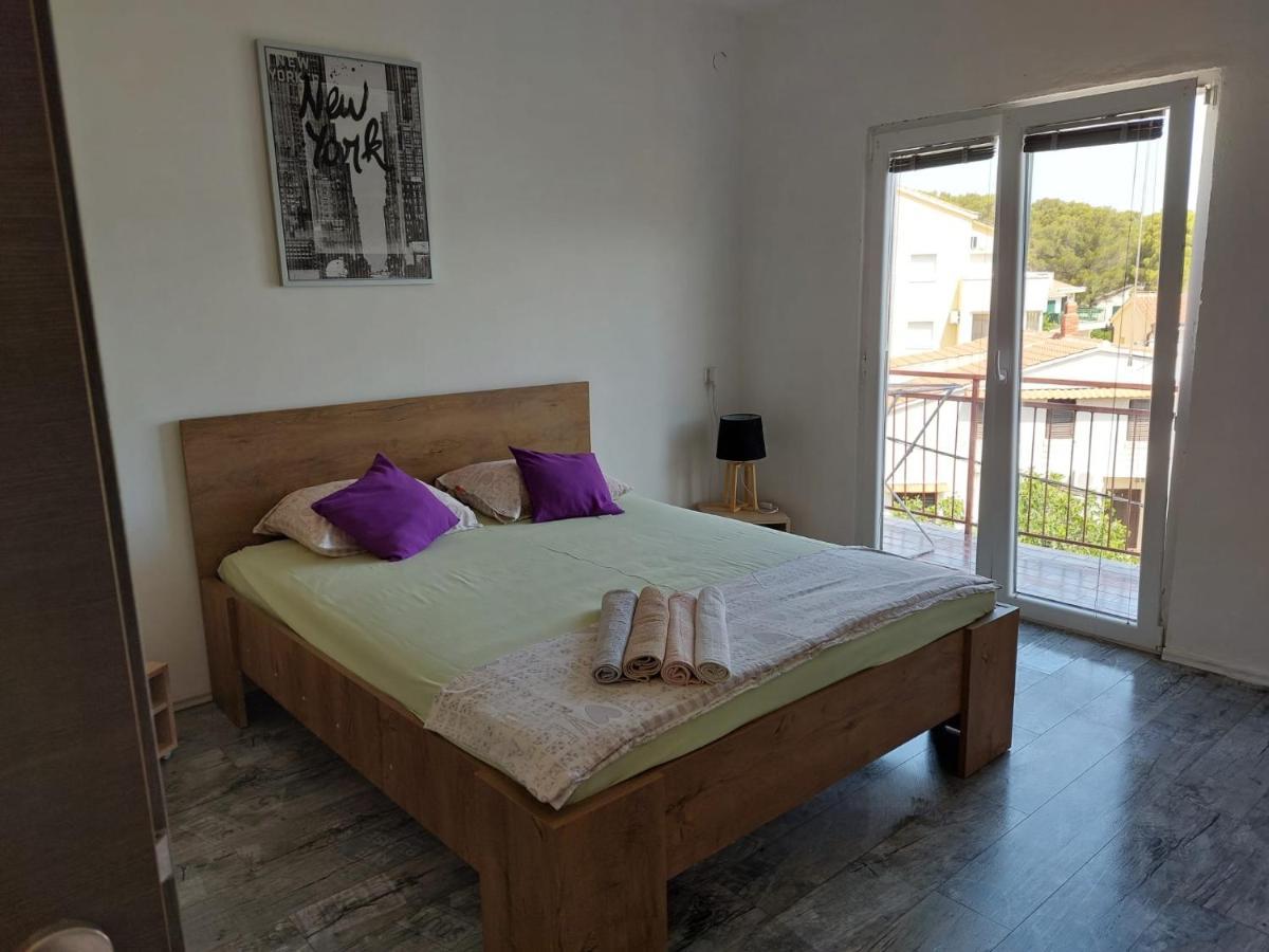 Apartmani Radic Rg Rogoznica  Esterno foto
